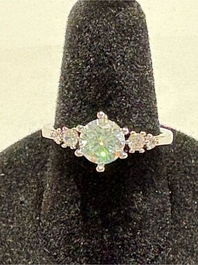 Silver Halo Round-Cut Moissanite Ring - Clear
